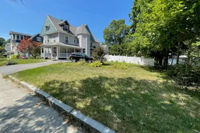 328 Highland St 1