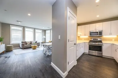 4945 Washington St #412 1