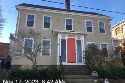 489 Spring St 1