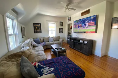 8 Trafford St #2 1