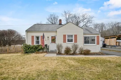 39 Moss Ave