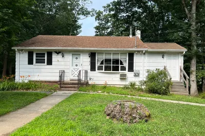 169 Mendon St 1
