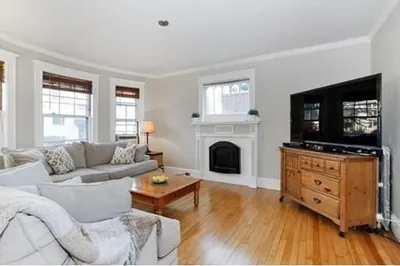 20 Leicester St #2