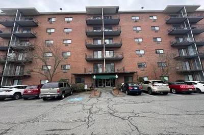 1321 Worcester Rd #208