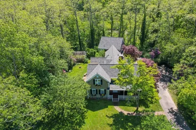 18 Old County Rd