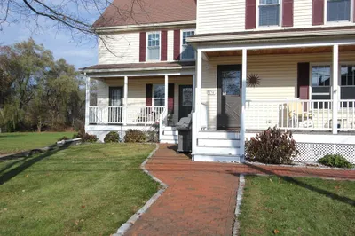 134 Peck St #1 1