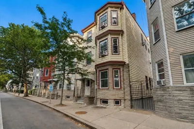 227 Chelsea St 1