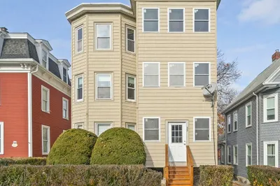 32 Pierce Ave #2