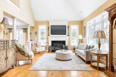 192 Boston Post Road #8 1