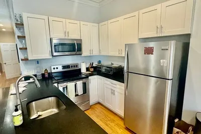 498 E Broadway #1