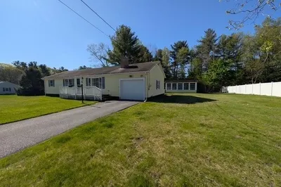 16 Pinewood Dr