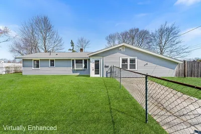 98 Brookfield Dr 1