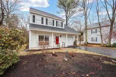 6 Balcom Dr