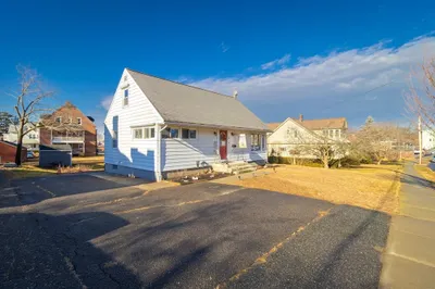 36 Bonneville Ave
