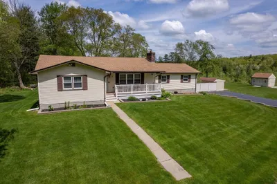 7 Woods Grove Dr