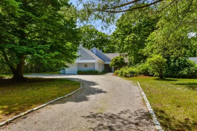 186 Coonamessett Cir 1