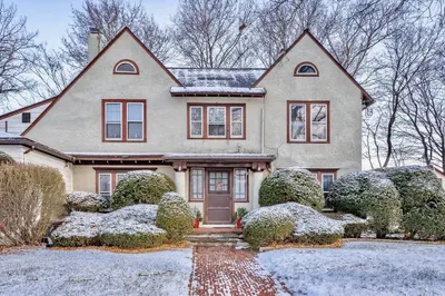87 W Silver Street 1