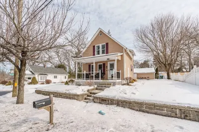 277 Dwight Rd