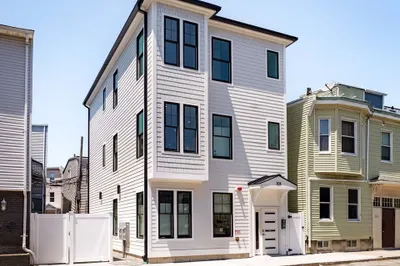 304 Paris Street #101