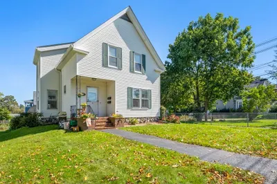 33 Forest St 1