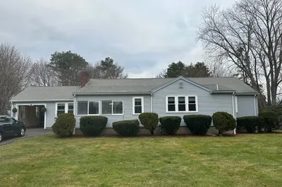 48 River St