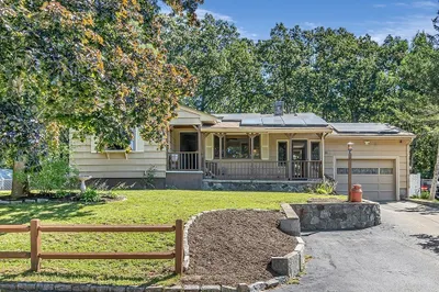 81 Edgewater Dr 1