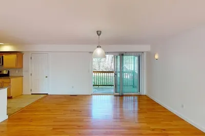 22-24 Broadlawn Park #22 1