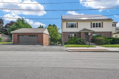 25 & 25a Locust Avenue 1