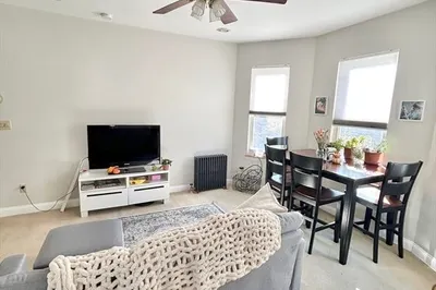 22 Bradbury St #3