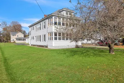 96 Montague City Rd 1