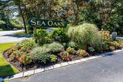 195 Falmouth Rd #9F 1