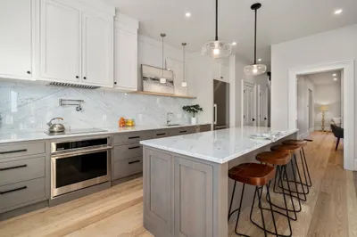 50-52 Davis Ave #50 1