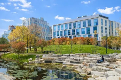2 Earhart St #402