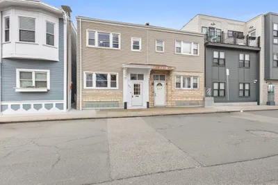 310 Paris St 1