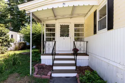 71 Maplewood Dr 1