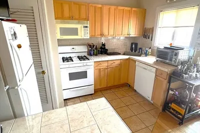 33 Marine Rd #1L