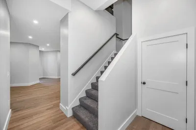 241 W Sixth St #118 1