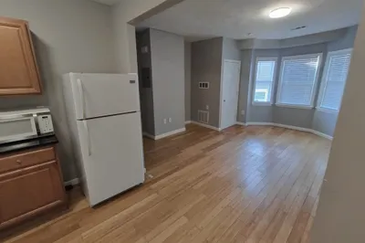 30 Vine St #2