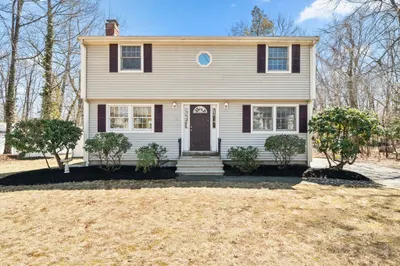 10 Hearthstone Dr