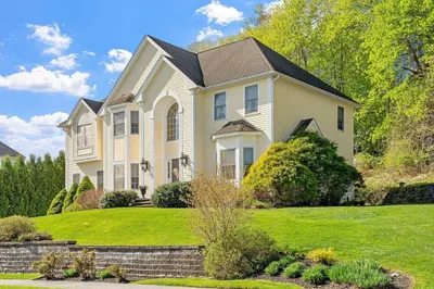 65 Leanne Dr
