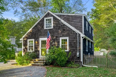 42 Village Ln
