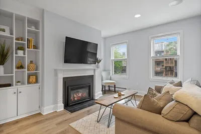 41 Swallow Street #2