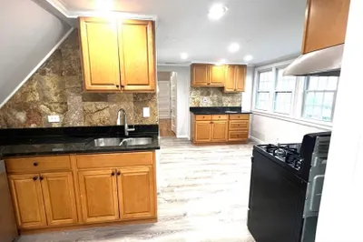 131 Josephine Ave #3