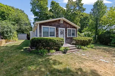 27 Theatre Colony Way