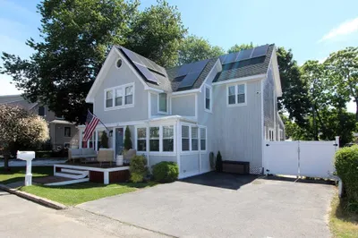 22 Maple Street 1
