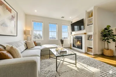 27 Suffolk St #2