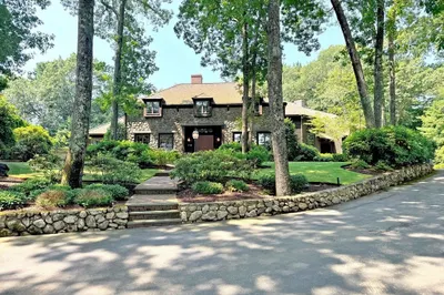 11 Fulling Mill Ln