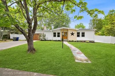 9 Cloverleaf Rd
