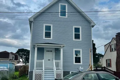 8 French St