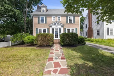 285 Lexington St 1